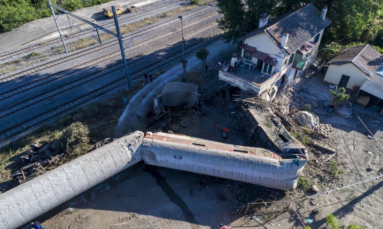 Εκτροχιασμός τρένου στο Άδενδρο: Τα σενάρια για τη σιδηροδρομική τραγωδία
