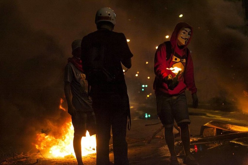 «Φωτιά» παίρνει ξανά Βενεζουέλα: Νέες συγκρούσεις διαδηλωτών με την αστυνομία - Ένας νεκρός