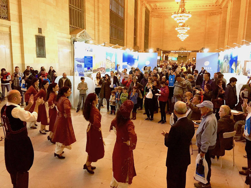 Η έκθεση «Greek Panorama» στον εμβληματικό σταθμό Grand Central Terminal στη Νέα Υόρκη