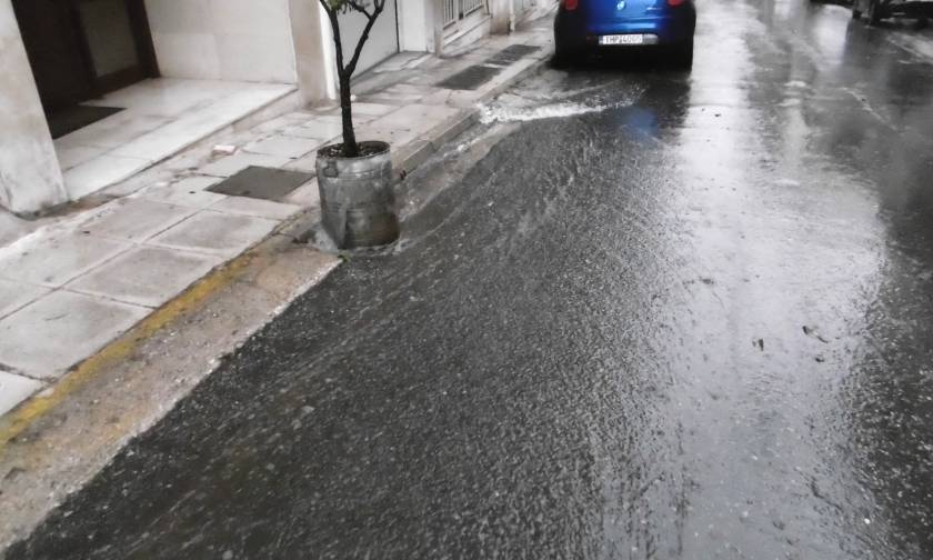 Καταιγίδα τώρα στην Αθήνα - Πού εντοπίζονται προβλήματα