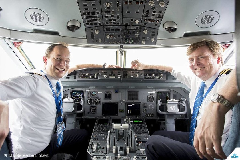 Ποιος πιλοτάρει το αεροσκάφος της πτήσης σας; Κάποιες φορές ο βασιλιάς της Ολλανδίας! (Pics+Vid)