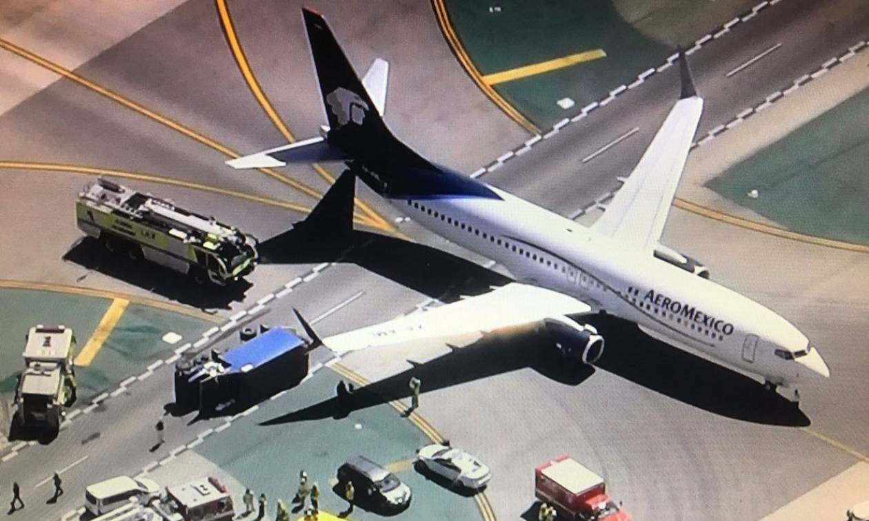 Σοβαρό ατύχημα: Επιβατικό αεροσκάφος συγκρούστηκε με φορτηγό (Pics+Vids)
