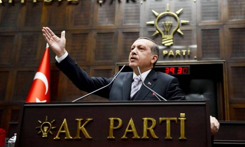 Στα ηνία του AKP ξανά ο Ερντογάν - Πανηγυρική επανεκλογή στο κόμμα που ίδρυσε