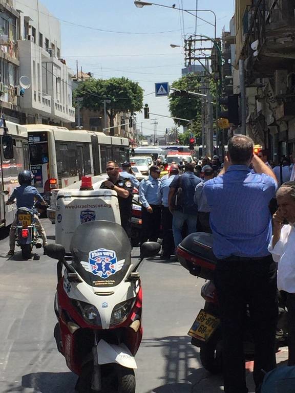 ΕΚΤΑΚΤΟ: Δολοφονική επίθεση με αυτοκίνητο Τελ Αβίβ λίγο πριν φθάσει ο Ντόναλντ Τραμπ (Pics)