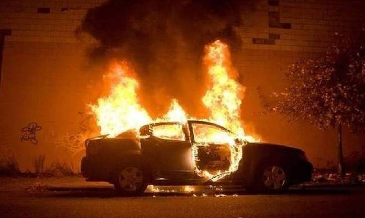 Δύο νεκροί από φωτιές σε ΙΧ αυτοκίνητα σε Κερατσίνι και Βουλιαγμένη
