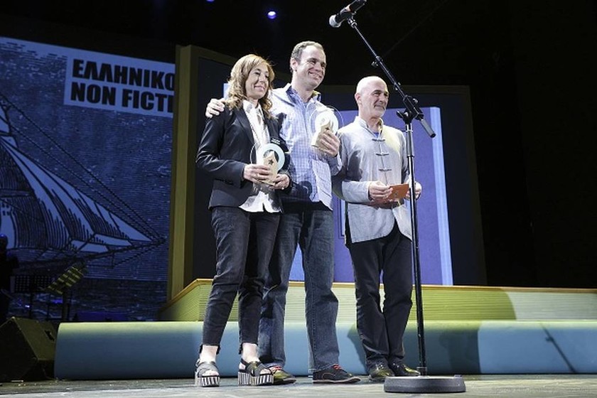 Η Άννα Γριμάνη, δημοσιογράφος & επιμελήτρια, και ο Κώστας Δαρδανός με τον Καλλιτεχνικό Διευθυντή του Εθνικού Θεάτρου, Στάθη Λιβαθινό 