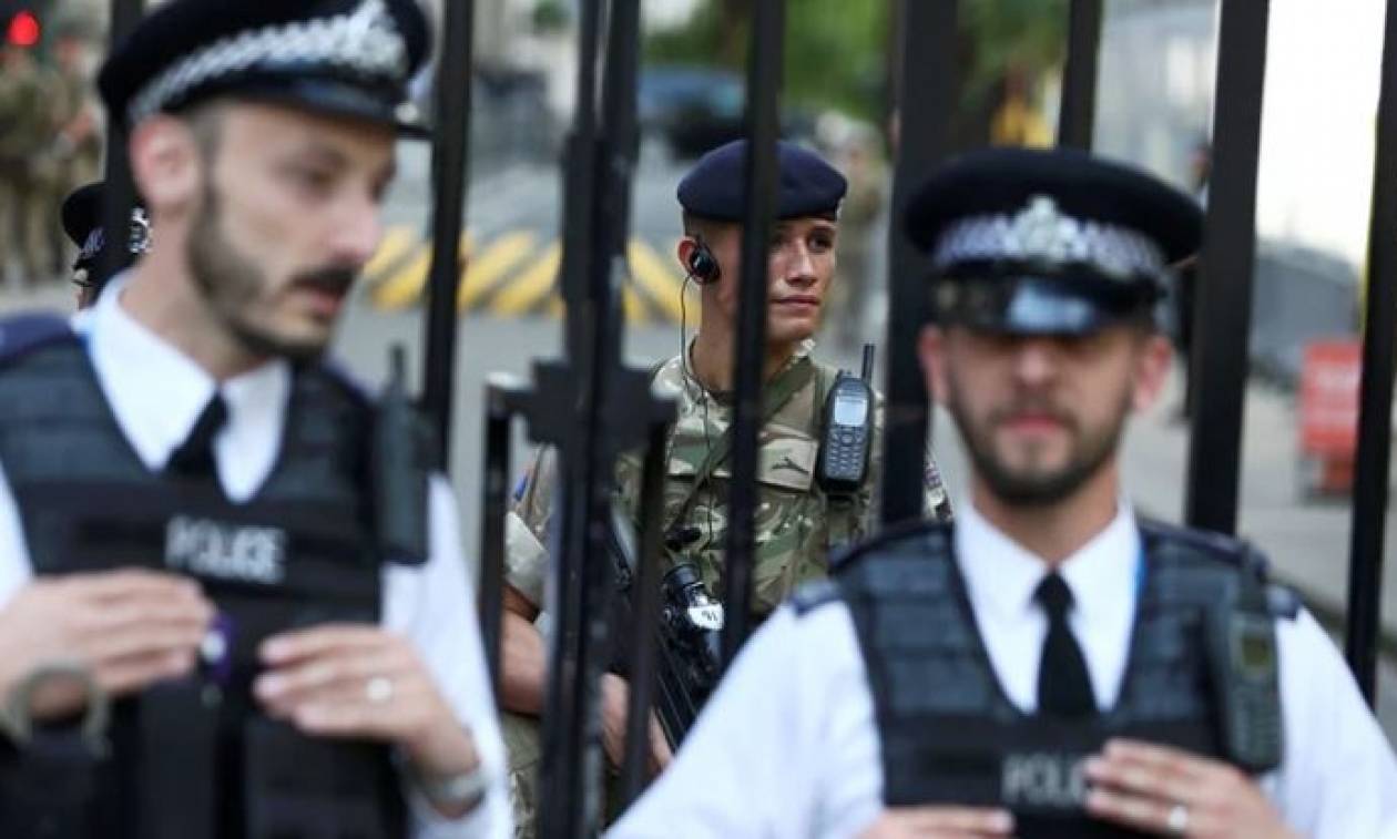 Έκρηξη Manchester: Η βρετανική αστυνομία ανακρίνει επτά άτομα