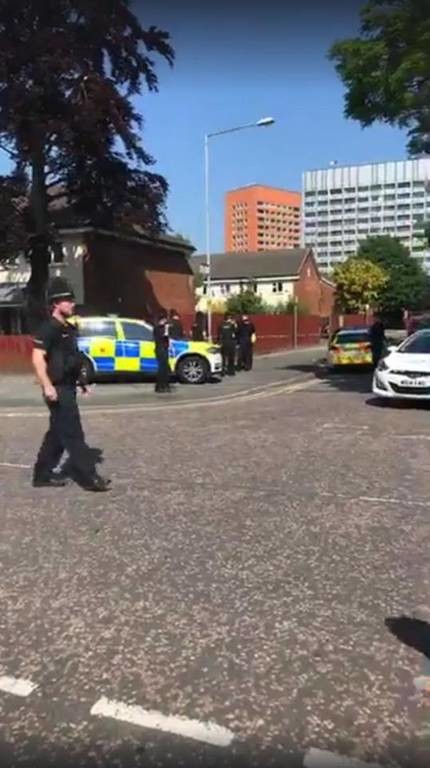 ΕΚΤΑΚΤΟ: Συναγερμός στη Βρετανία: Στρατός και αστυνομία έχουν περικυκλώσει κολλέγιο στο Μάντσεστερ