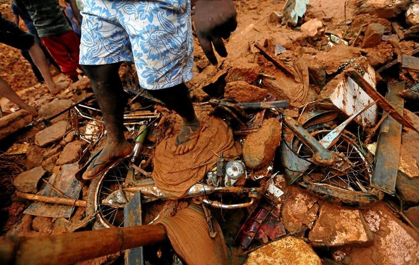 Φονική κακοκαιρία στη Σρι Λάνκα - Δεκάδες νεκροί και αγνοούμενοι (pics+vid)