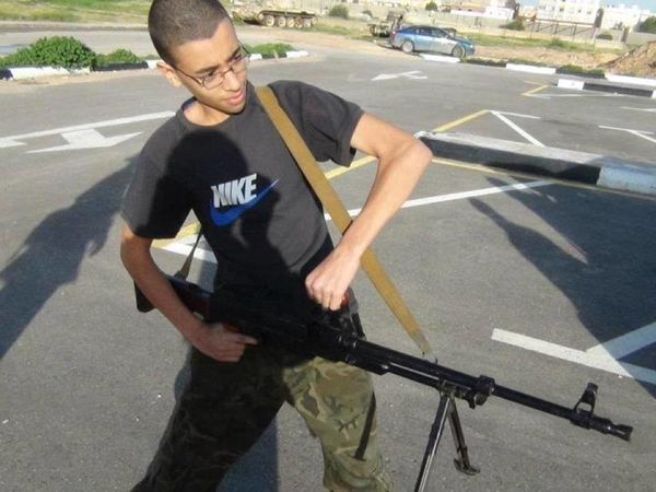 40DD95CC00000578 4548232 Hashim Abedi the younger brother of Salman pictured with a gun o a 8 1495948462532