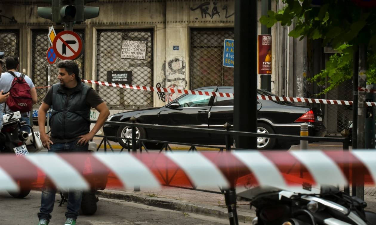Τρομοκρατική επίθεση Παπαδήμος: Σε θήκη CD η βόμβα, σύμφωνα με τη γυναίκα του