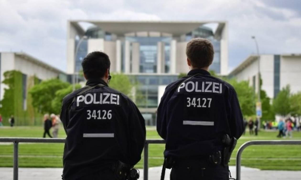 Γερμανία: Συνελήφθη 17χρονος που σχεδίαζε επίθεση αυτοκτονίας στο Βερολίνο