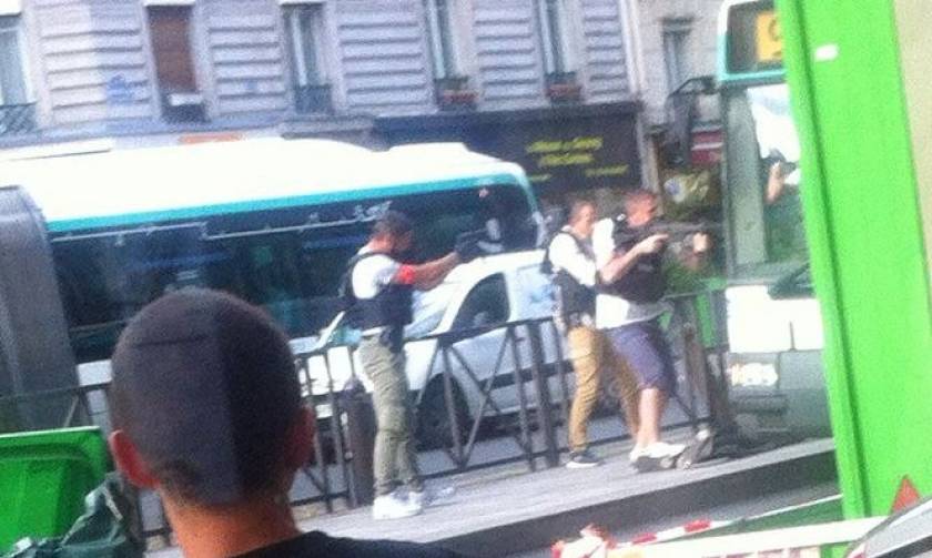 Συναγερμός στο Παρίσι: Άνδρες απείλησαν να ανατινάξουν λεωφορείο (pics)