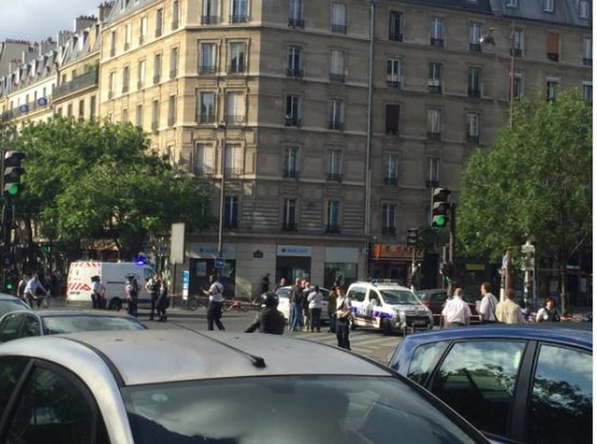 Συναγερμός στο Παρίσι: Ακινητοποίησαν λεωφορείο - Πληροφορίες για άνδρες με εκρηκτικά (pics)