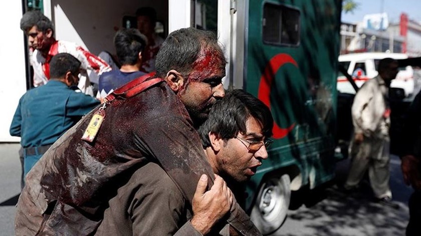Μακελειό στην Καμπούλ: Φωτογραφίες - σοκ μετά την αιματηρή έκρηξη (ΣΚΛΗΡΕΣ ΕΙΚΟΝΕΣ)