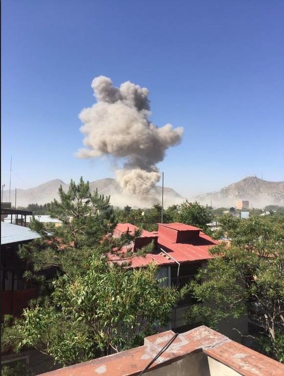 Μακελειό στην Καμπούλ: Φωτογραφίες - σοκ μετά την αιματηρή έκρηξη (ΣΚΛΗΡΕΣ ΕΙΚΟΝΕΣ)