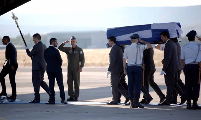Κηδεία Μητσοτάκη: Στα Χανιά η σορός του πρώην πρωθυπουργού