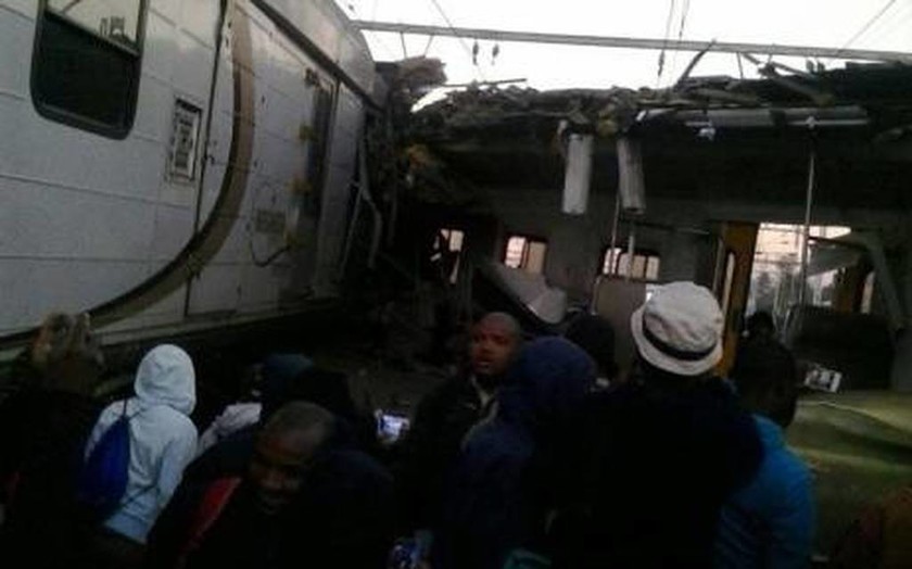 Σύγκρουση τρένων στο Γιοχάνεσμπουργκ - Τουλάχιστον ένας νεκρός (pics)