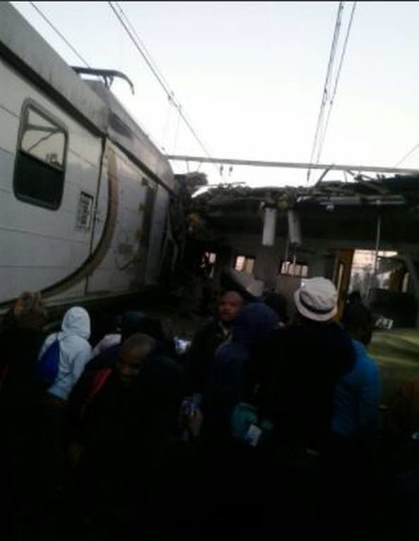 Σύγκρουση τρένων στο Γιοχάνεσμπουργκ - Τουλάχιστον ένας νεκρός (pics)