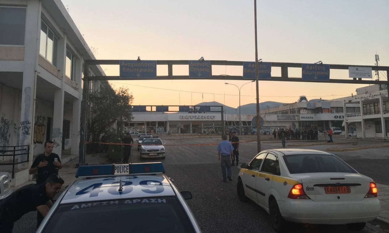 Έφτασε στο Ελληνικό η Αστυνομία - Πληροφορίες για απομάκρυνση των προσφύγων (pics)