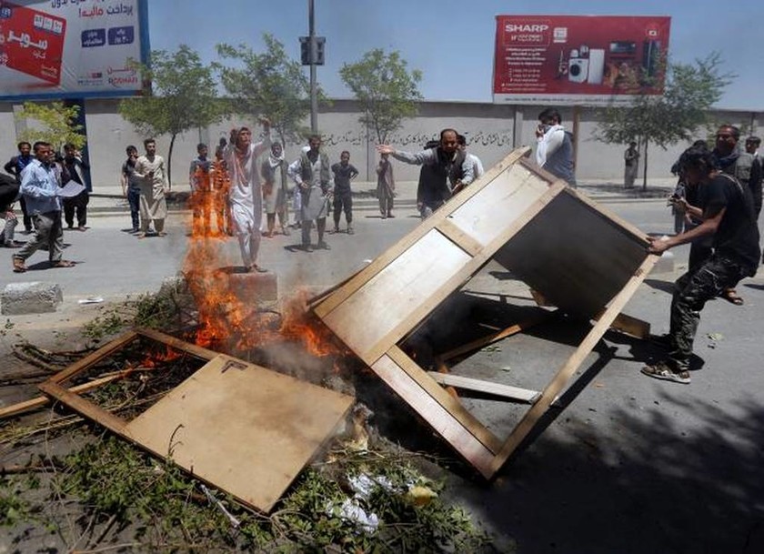 Ένταση στην Καμπούλ μετά το μακελειό: Τέσσερις νεκροί στη διάρκεια διαδήλωσης (pics)
