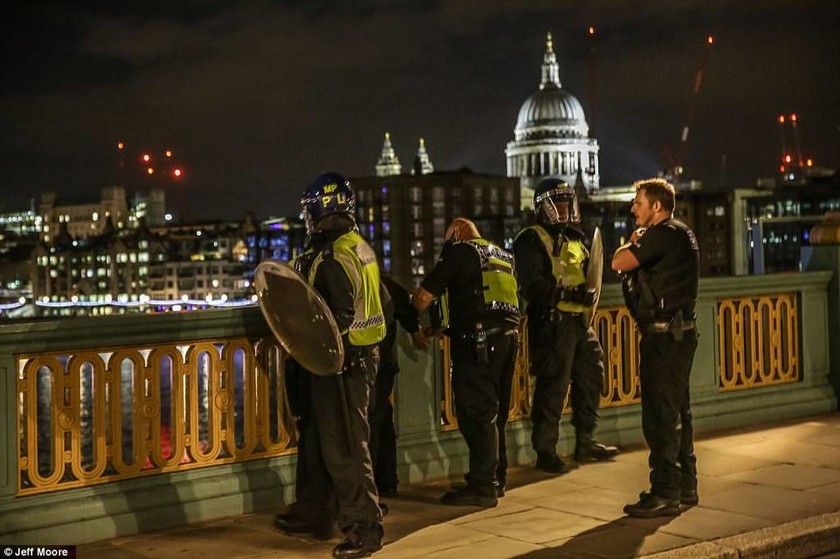 Τρομοκρατικές επιθέσεις Λονδίνο: Νεκροί και δεκάδες τραυματίες σε τρεις περιοχές (Pics+Vids)