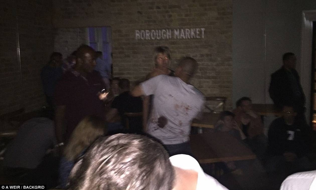 Επίθεσεις Λονδίνο: Τουλάχιστον δύο άνθρωποι μαχαιρώθηκαν μέσα σε εστιατόριο στην Αγορά Μπόροου