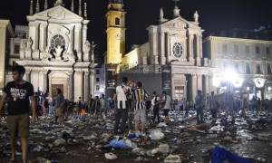 Παραλίγο τραγωδία στο Τορίνο: 600 τραυματίες από την υποχώρηση κιγκλιδώματος