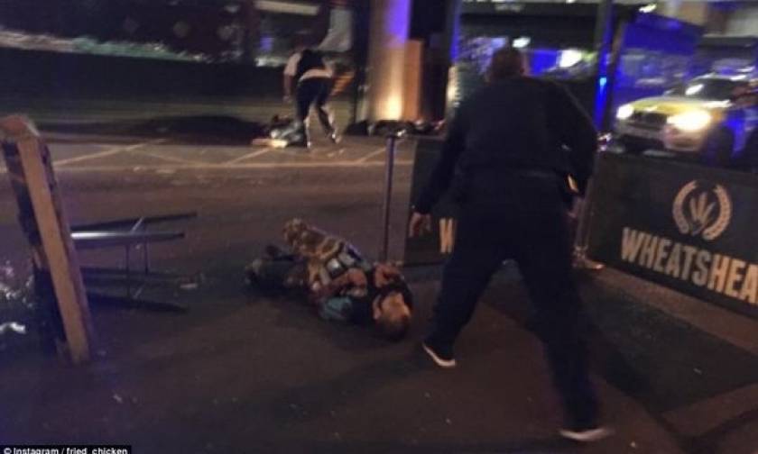 Τρομοκρατικό χτύπημα Λονδίνο: Συγκλονίζουν οι μαρτυρίες - «Μαχαίρωσαν 15 φορές μια γυναίκα»