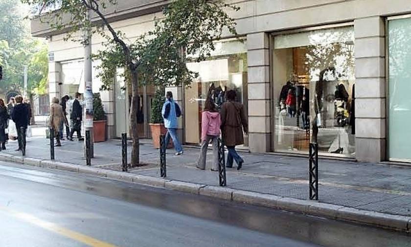 Ελάχιστα καταστήματα παράκουσαν την αργία στη Θεσσαλονίκη