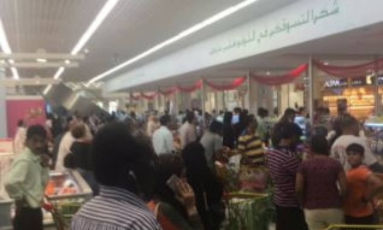Σκηνές πανικού στο Κατάρ: Ουρές στα σούπερ μάρκετ - Αδειάζουν τα ράφια (pics)