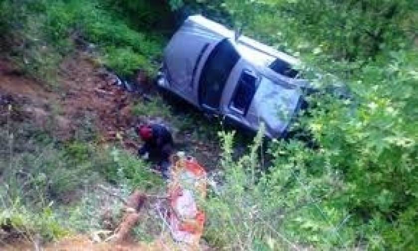 Παραλίγο τραγωδία στα Χανιά: Όχημα έκανε «βουτιά» σε γκρεμό 20 μέτρων
