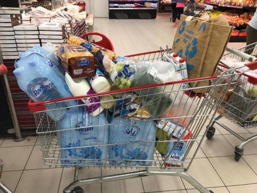 Κατάρ: Σε κατάσταση πανικού οι κάτοικοι - Aδειάζουν τα ράφια των σούπερ μάρκετ