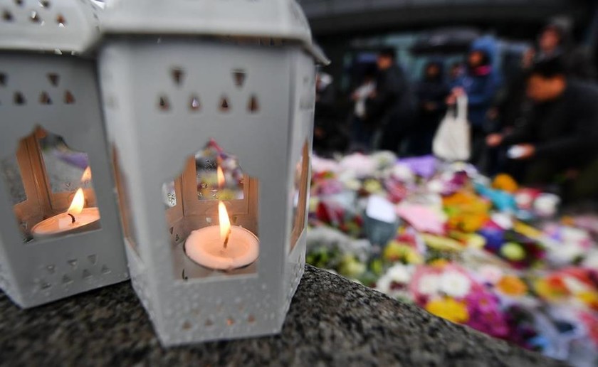 Επίθεση Λονδίνο: Συγκίνηση και πόνος στη συγκέντρωση μνήμης των θυμάτων (Pics)