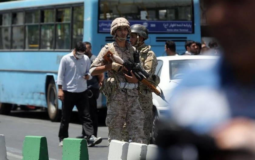 Διπλό χτύπημα του ISIS στο Ιράν: 12 νεκροί και δεκάδες τραυματίες