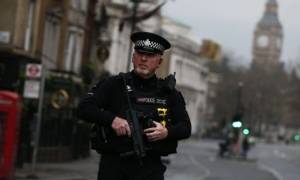 Λονδίνο: Ελεγχόμενες εκρήξεις σε παγιδευμένα αυτοκίνητα δίπλα στην πρεσβεία των ΗΠΑ