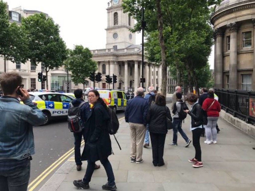 ΤΩΡΑ: Εκκενώθηκε η πλατεία Τραφάλγκαρ στο κέντρο του Λονδίνου (pics)