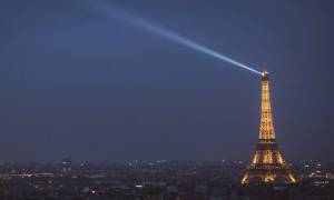 Γαλλία: Ο Πύργος του Άιφελ θα σβήσει στη μνήμη των θυμάτων της Τεχεράνης