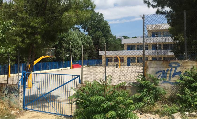 Θάνατος μαθητή στο Μενίδι: Έρευνες της ΕΛ.ΑΣ. σε καταυλισμό των Ρομά κοντά στο σχολείο