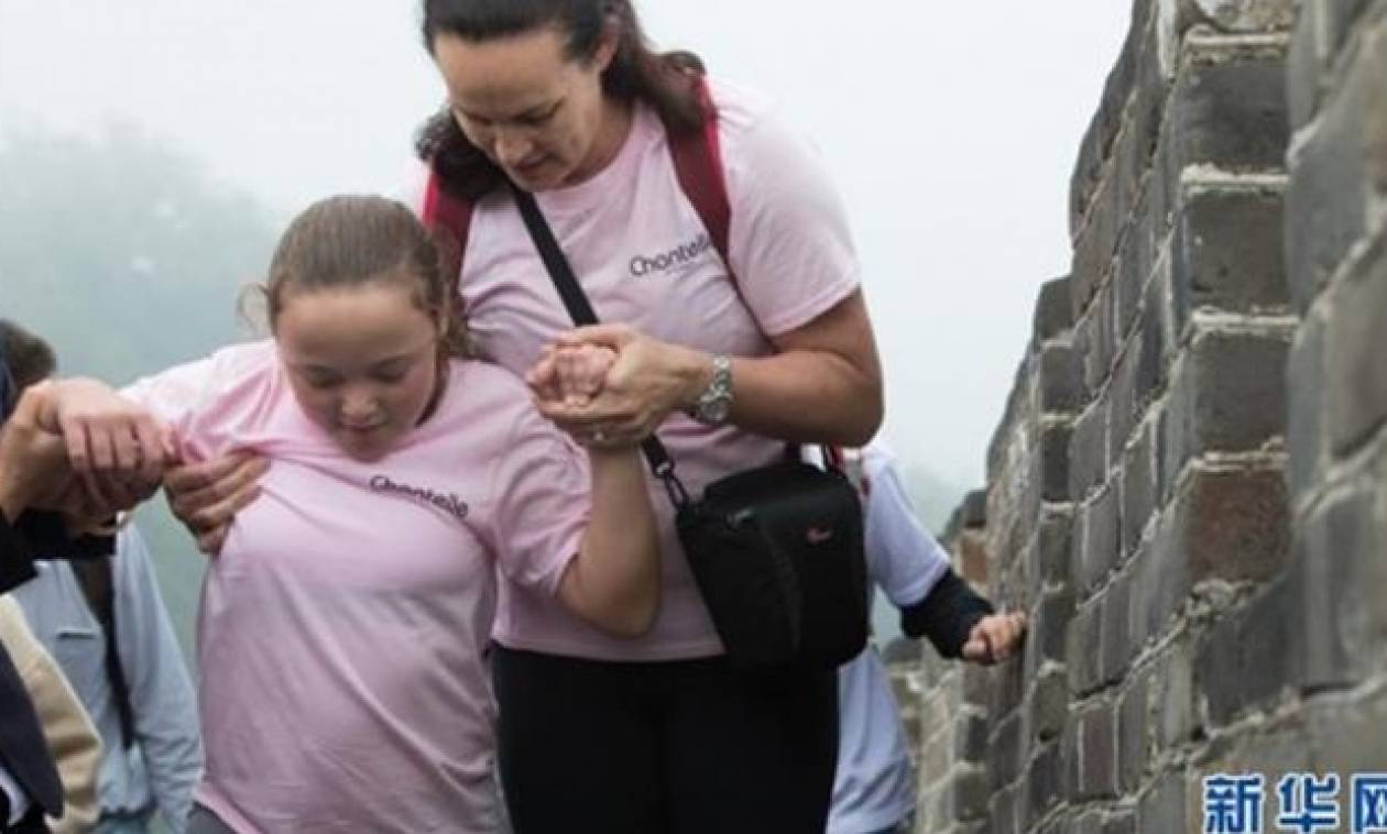 11χρονη με εγκεφαλική παράλυση έκανε το όνειρό της πραγματικότητα! Επισκέφτηκε το Σινικό Τείχος