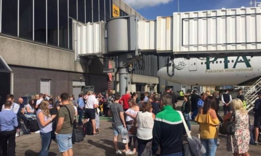 Συναγερμός στη Βρετανία: Εκκενώθηκε τερματικός σταθμός στο αεροδρόμιο του Μάντσεστερ (pics+vid)