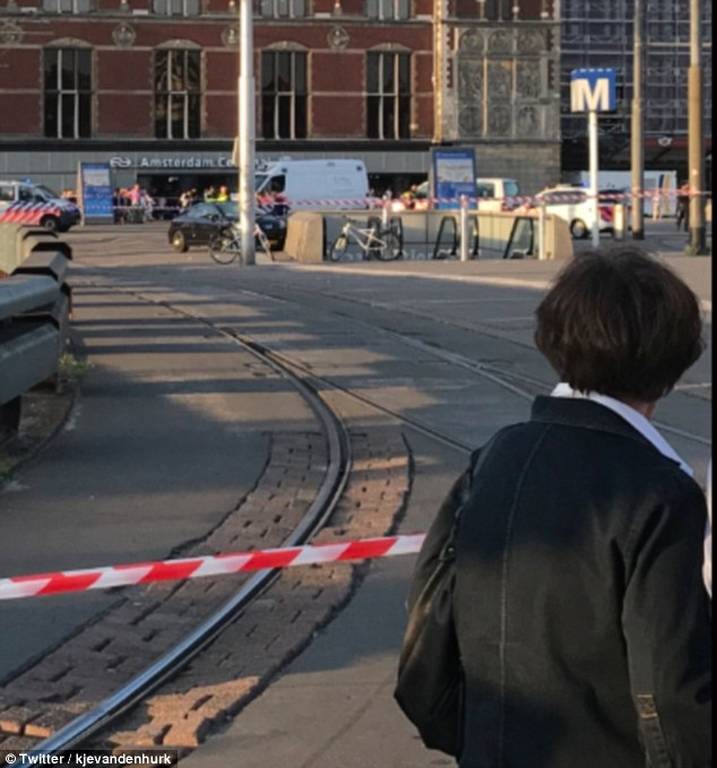 Συναγερμός στην Ολλανδία: Οδηγός τραυμάτισε οκτώ άτομα (pics+vids)