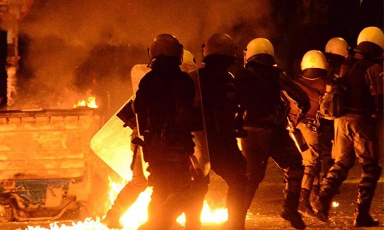 Μολότοφ ξανά στο κέντρο της Αθήνας - Επίθεση εναντίον διμοιρίας των ΜΑΤ