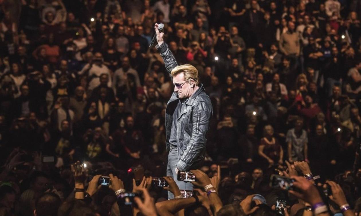 Ιστορική επανεμφάνιση των U2 - Δείτε βίντεο από το live στο Τενεσί των ΗΠΑ
