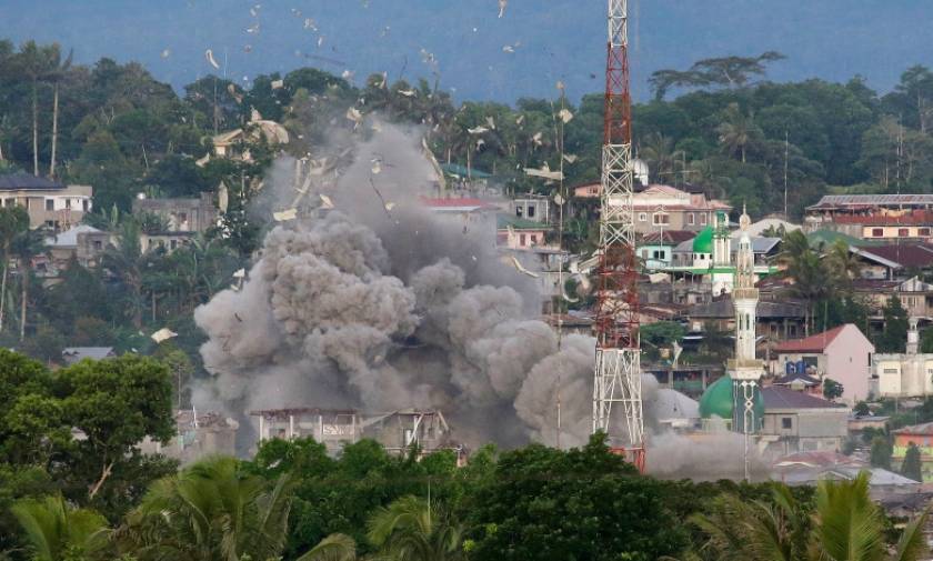 Ανηλεείς βομβαρδισμοί κατά του ISIS στις Φιλιππίνες (Pics)