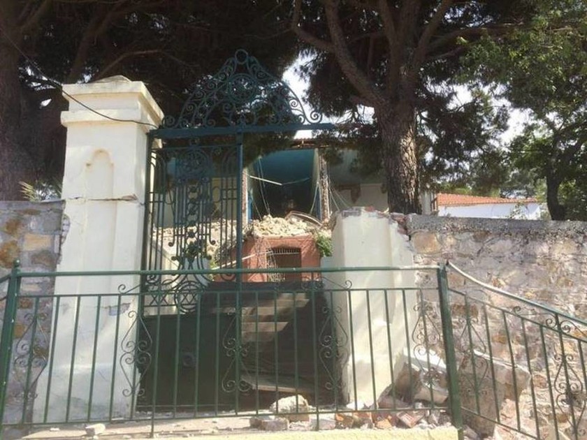 Σεισμός Μυτιλήνη - Βρίσα: Το μισό χωριό έχει γκρεμιστεί (photos)