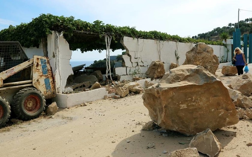 Φονικός σεισμός στη Μυτιλήνη: Μία γυναίκα νεκρή από τα 6,3 Ρίχτερ