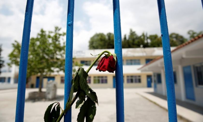 Μενίδι - ΣΟΚ: Επτά σφαίρες βρέθηκαν γύρω από το σχολείο όπου σκοτώθηκε ο 11χρονος μαθητής
