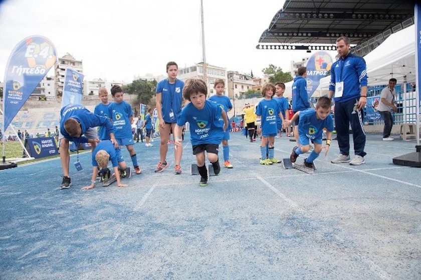 Τα παιδιά συμμετέχουν στις δραστηριότητες του φεστιβάλ Αθλητικών Ακαδημιών ΟΠΑΠ