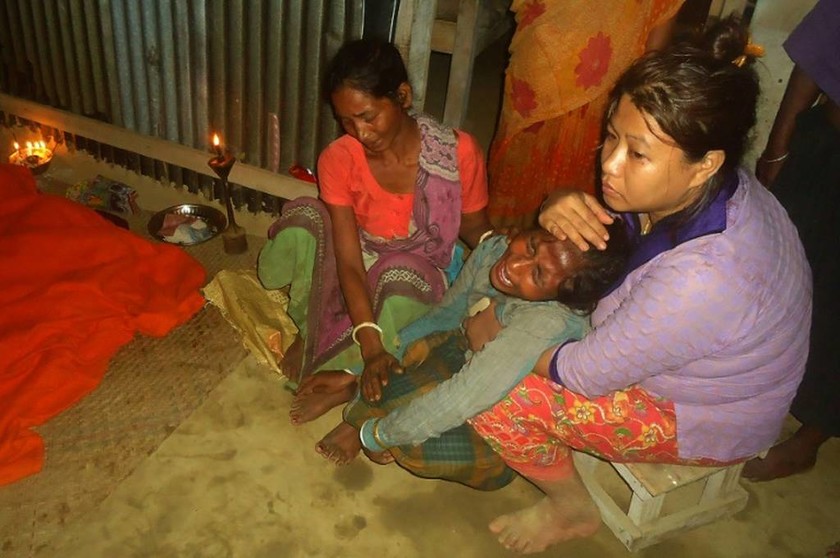 Τουλάχιστον 68 νεκροί από τις πλημμύρες και τις κατολισθήσεις στο Μπανγκλαντές (pics+vid)